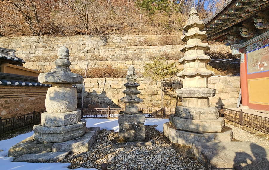 석등과 팔각오층석탑
