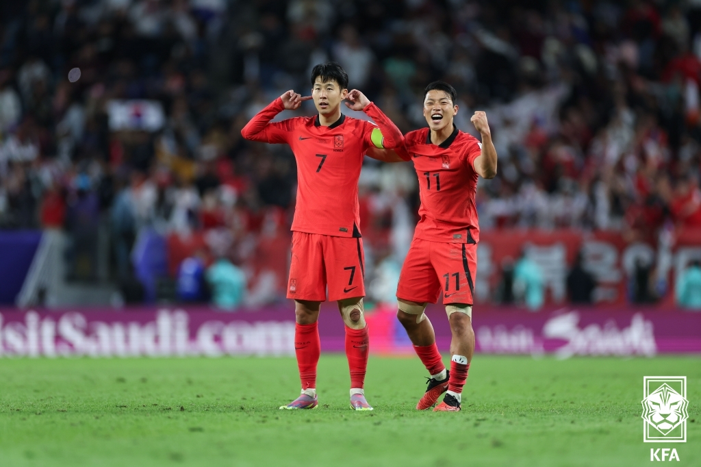 동점골과 결승골을 만들어낸 손흥민과 황희찬.[축구협회 제공]