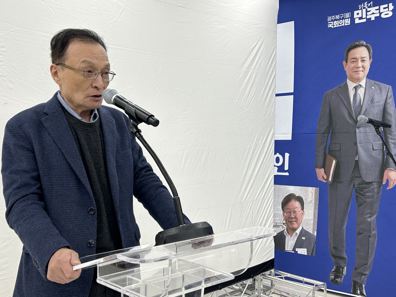 더불어민주당 이해찬 상임고문이 3일 오후 광주 북구 양산동에서 열린 이형석(민주당·광주 북구을) 국회의원 선거사무소 개소식에서 축사를 하고 있다. 연합뉴스