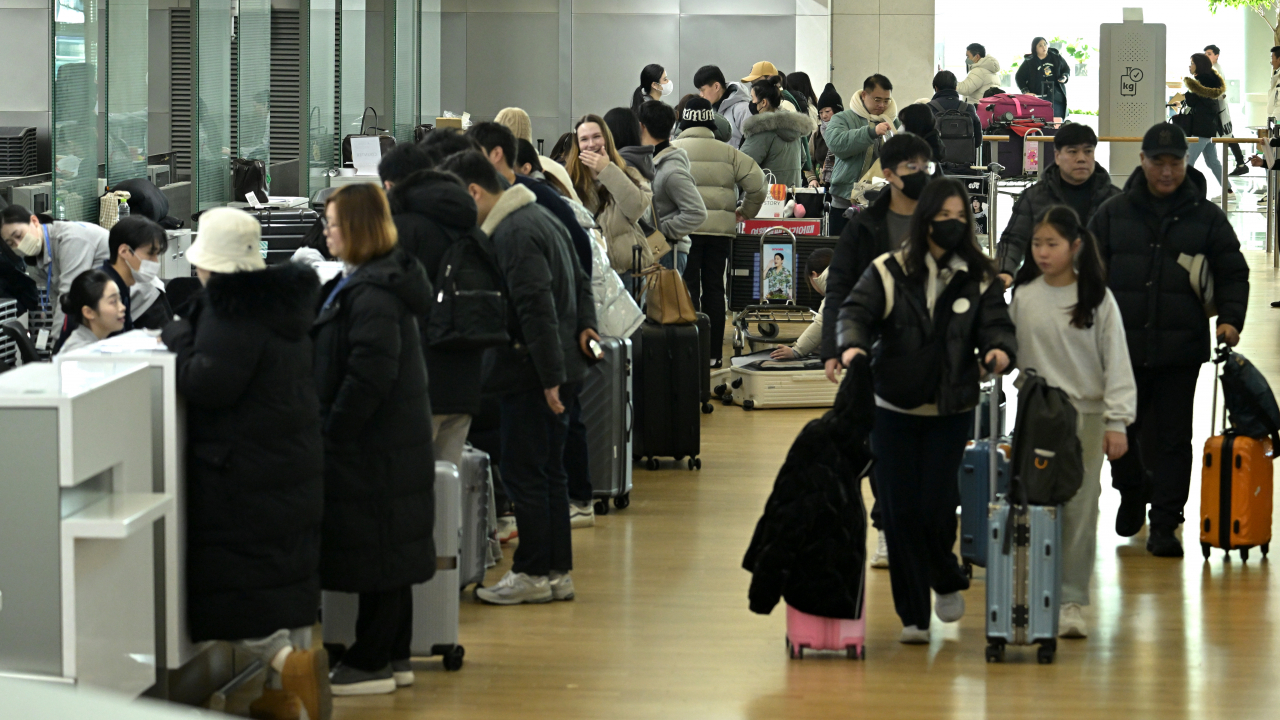 인천국제공항 제1여객터미널 출국장이 연말을 맞아 출국하는 여행객들로 붐비고 있다. [인천=임세준 기자]