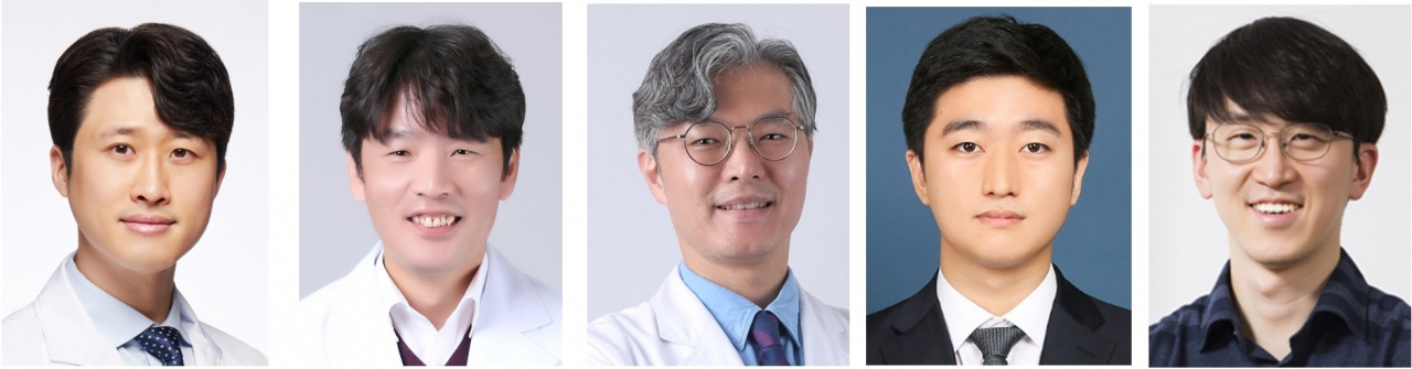 임가람(왼쪽부터)‧방승민 세브란스병원 소화기내과, 강창무 간담췌외과 교수, 김성룡 카이스트 의과학대학원 학생, 박종은 카이스트 의과학대학원 교수. [세브란스병원 제공]
