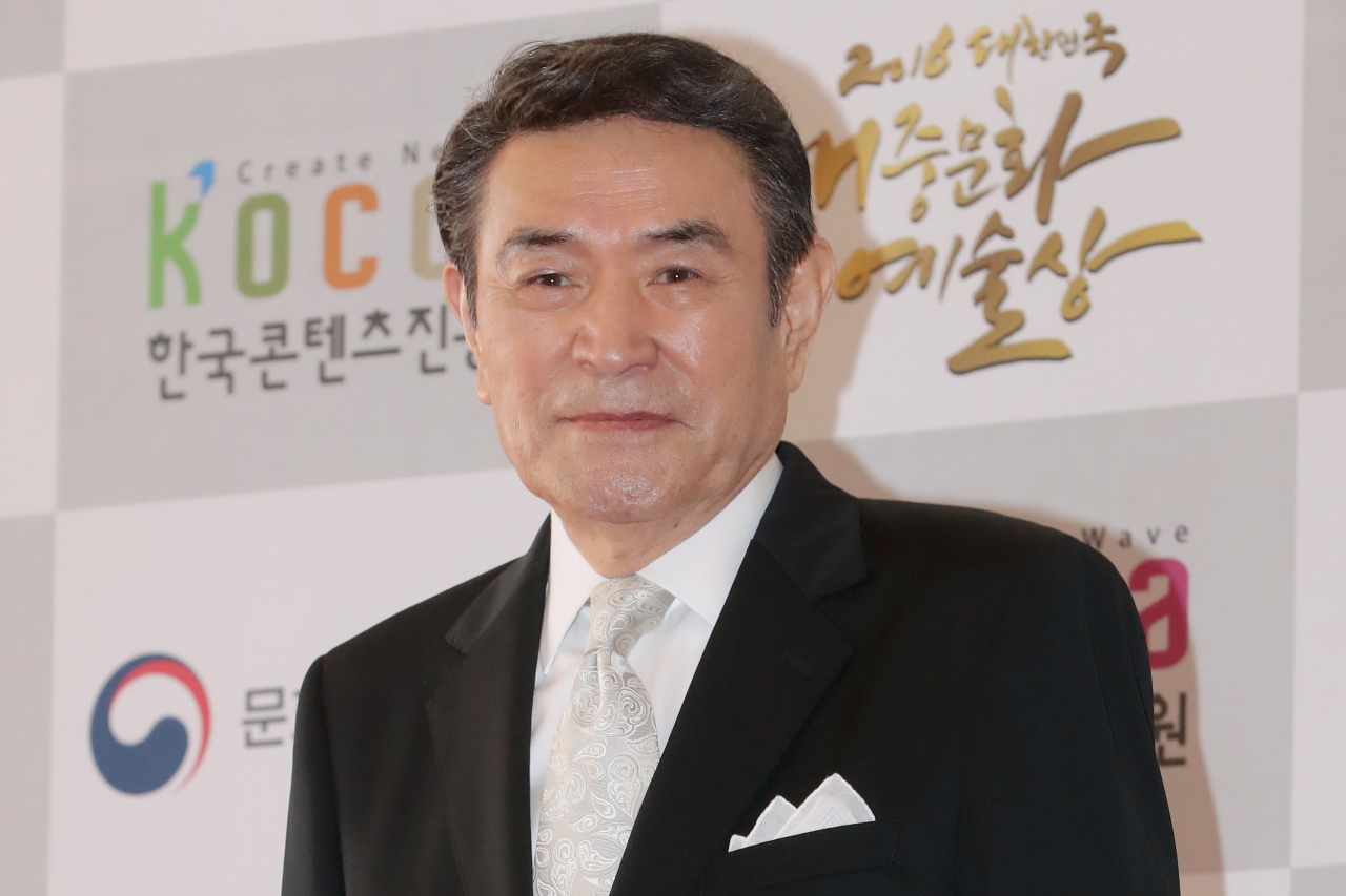 원조 미남배우인 원로배우 남궁원 씨가 5일 세상을 떠났다. 향년 90세. 서울아산병원에 따르면 남 씨는 이날 오후 4시께 이 병원에서 노환으로 숨을 거뒀다. 사진은 2016년 10월 서울 중구 장충동 국립극장 해오름극장에서 열린 '2016 대한민국 대중문화 예술상' 시상식에 참석한 남궁원 씨. [연합]