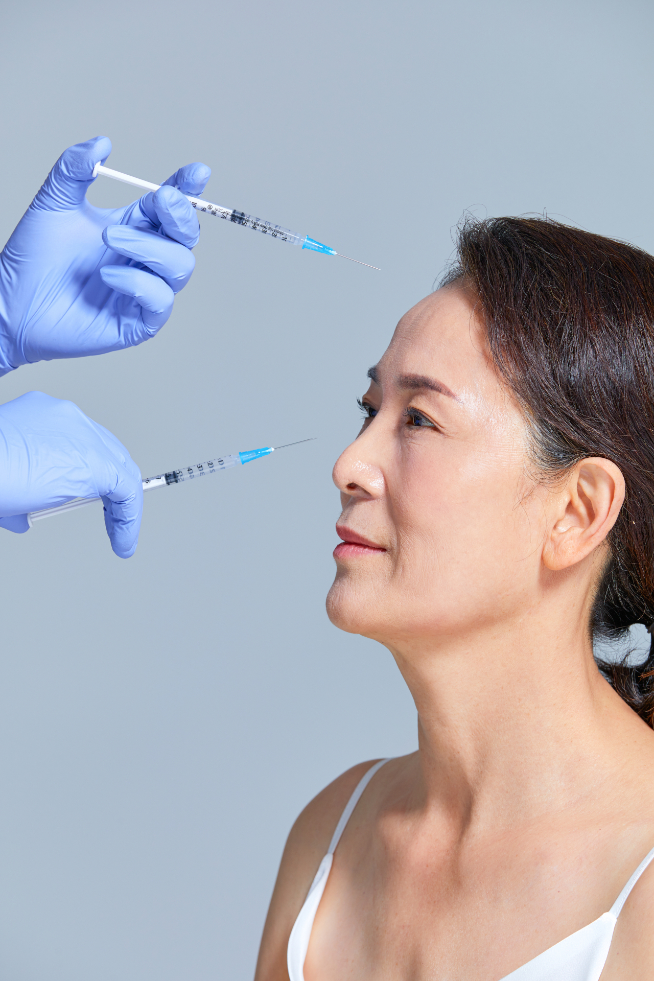 정부의 '필수의료 패키지'의 구체적인 내용을 놓고도 의사들의 반감과 저항은 확산되고있다. 또한 이번 정책에 미용의료시술을 의사가 아닌 다른 비전문 의료 종사자에게도 허용하는 것으로 가닥이 잡히자 피부과 등 관련업종 의사들의 반발이 확산되고있다.〈사진출처:게티이미지뱅크〉