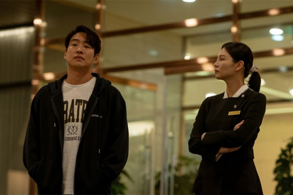 A scene from “LTNS” starring Ahn Jae-hong (left) and Esom (Tving)