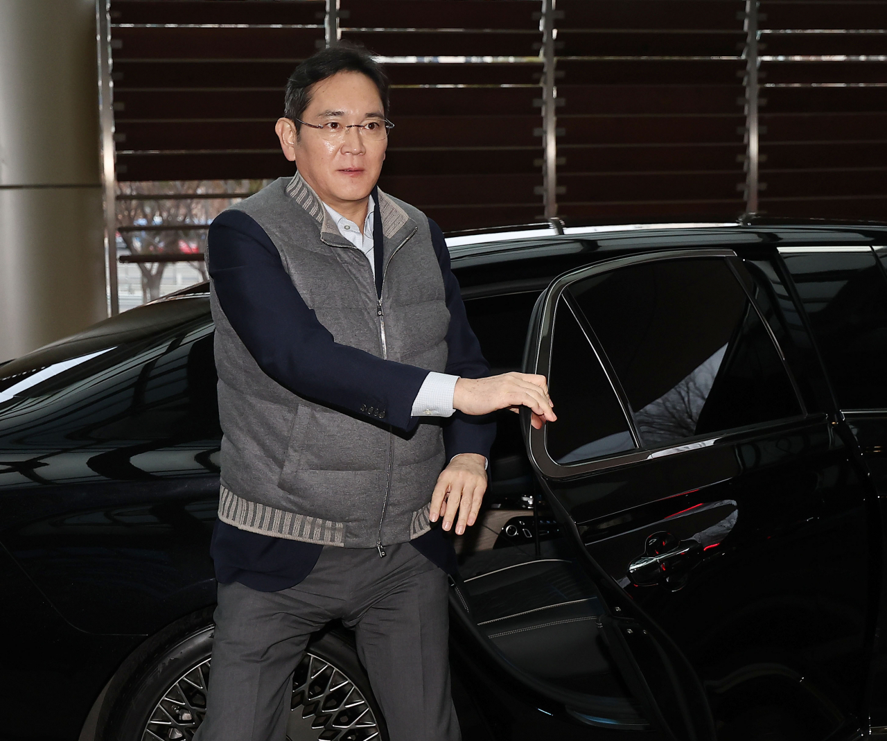 이재용 삼성전자 회장이 6일 오후 출국을 위해 서울 강서구 서울김포비즈니스항공센터에 들어서고 있다. [연합]