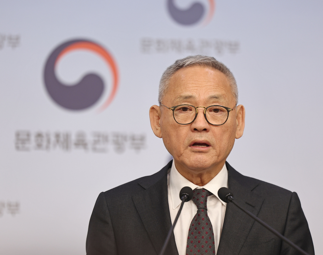 유인촌 문화체육관광부 장관이 6일 오후 정부서울청사에서 2024년 문체부 주요 정책 추진계획과 관련한 브리핑을 하고 있다. [연합]