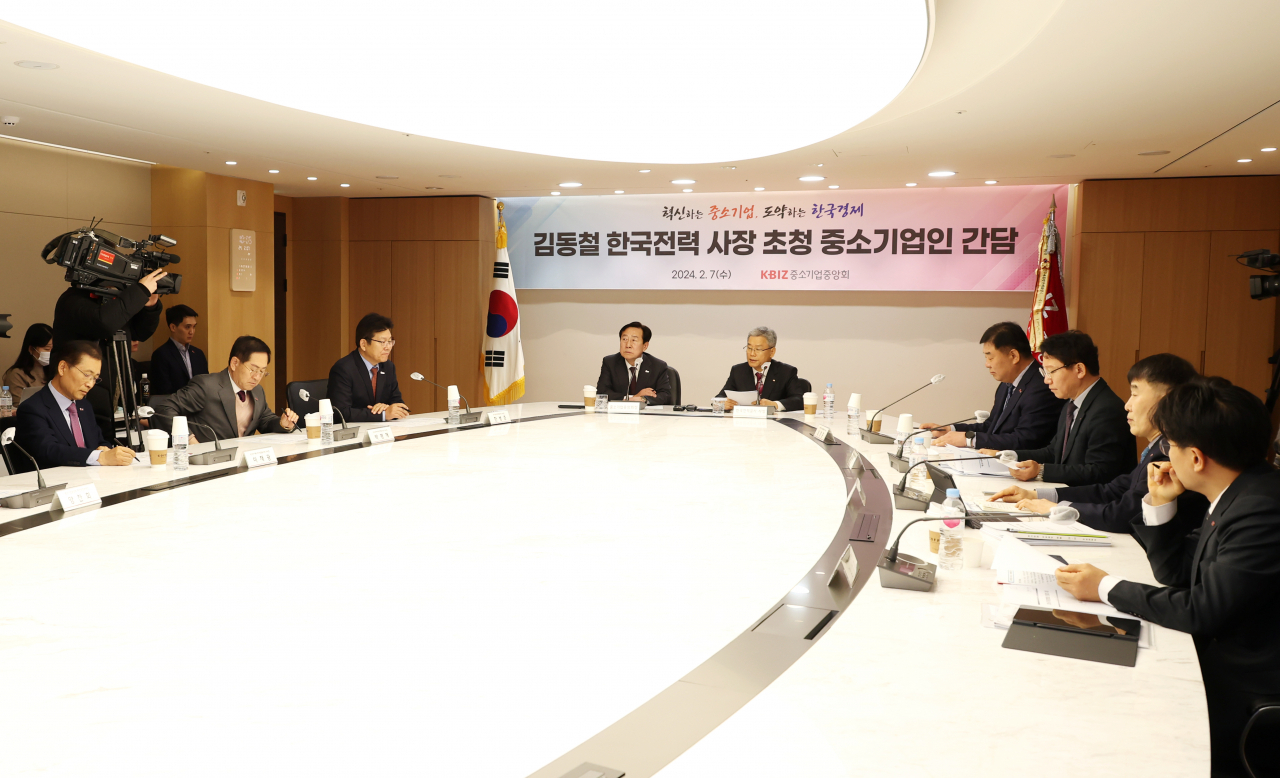 중소기업중앙회(회장 김기문)는 7일 서울 여의도 중기중앙회에서 김동철 한국전력 사장 초정 중소기업인 간담회를 개최했다. [중기중앙회 제공]