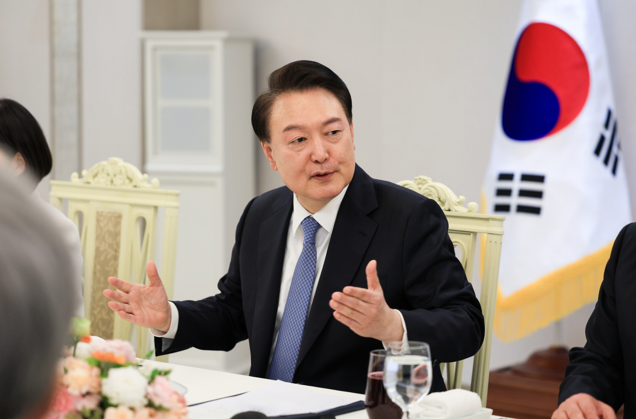 윤석열 대통령이 6일 서울 용산 대통령실 청사에서 경제사회노동위원회 위원들과의 오찬에 참석해 발언하고 있다. [연합]