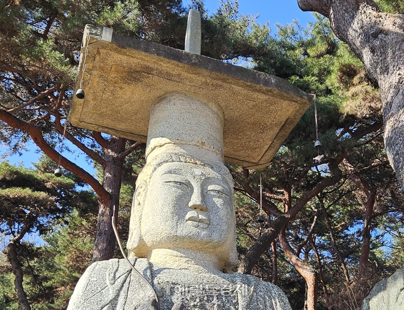 대조사의 석조미륵불. 역시 엄청난 크기를 자랑한다.