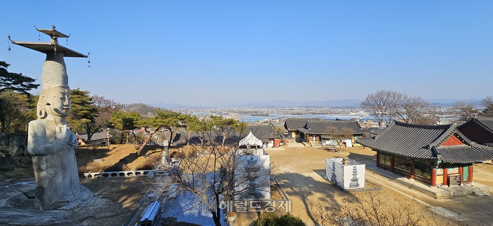 관촉사 경내 전경과 은진미륵