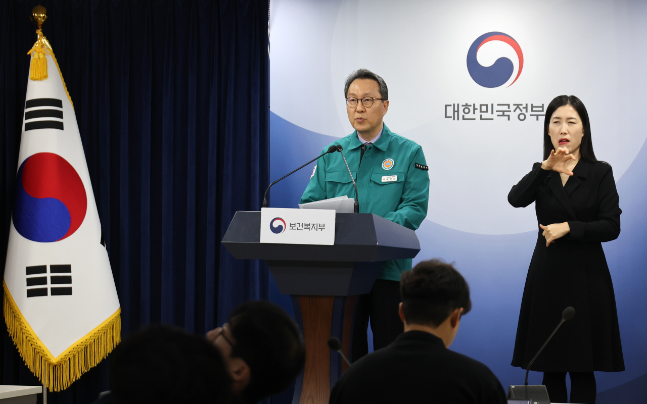 박민수 보건복지부 제2차관이 8일 정부서울청사에서 의사 집단행동 중앙사고수습본부 브리핑을 하고 있다.[연합]
