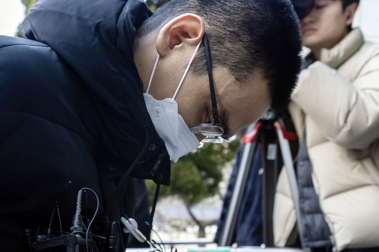 검찰이 '테라·루나' 폭락 사태의 핵심 인물 중 한명인 한창준 테라폼랩스 최고재무책임자가 구속 전 피의자 심문(영장실질심사)을 받기 위해 8일 오전 서울남부지법으로 들어서고 있다. [연합]