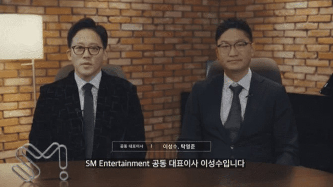 1년전 이수만 총괄 축출에 앞장섰던 이성수(왼쪽) 탁영준 SM엔터 전 공동 대표와 당시 최고재무책임자(CFO)였던 장철혁 현 SM엔터 대표는 새로운 'SM 3.0' 계획을 발표했다. [사진, SM엔터테인먼트 유튜브]