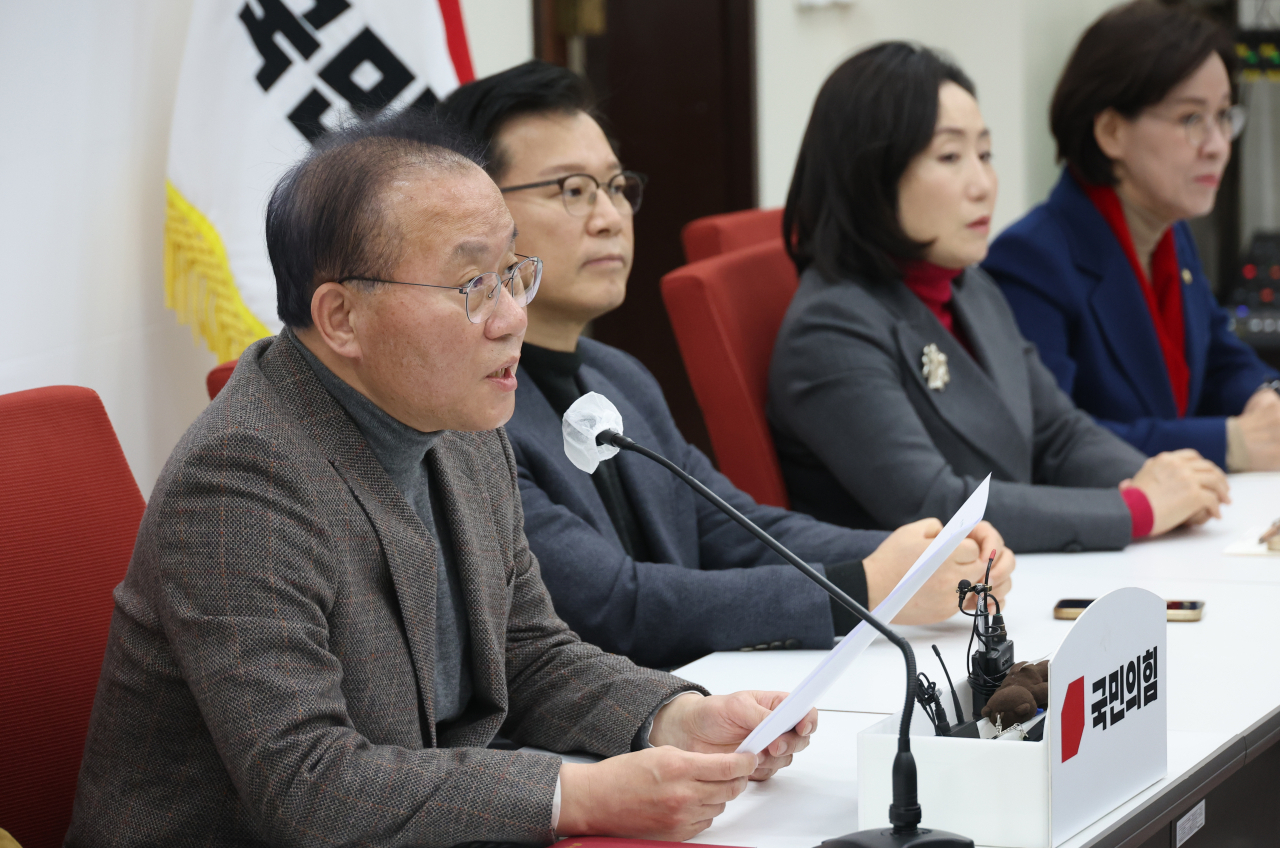 윤재옥 국민의힘 원내대표가 12일 국회에서 열린 설 민심 기자간담회에서 발언을 하고 있다. [연합]