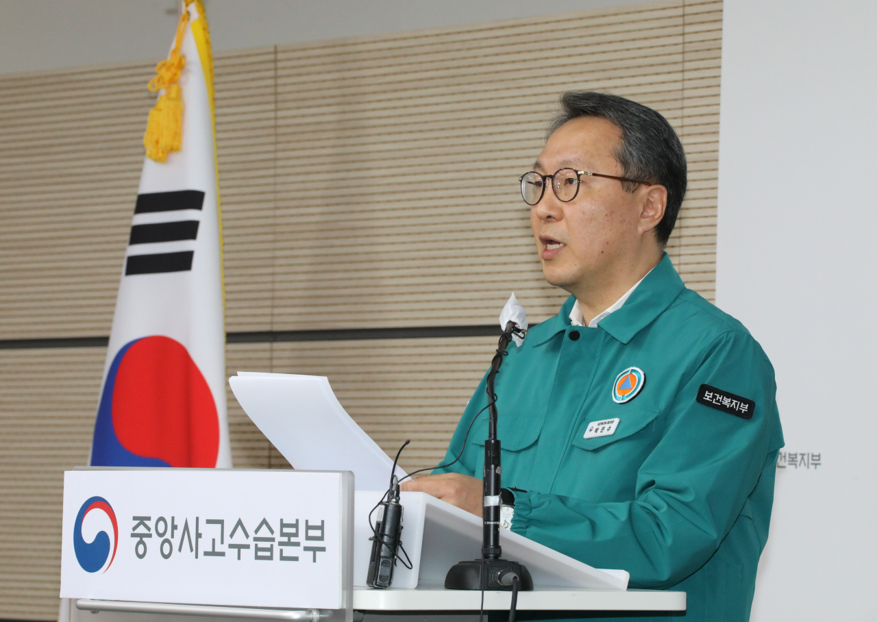 박민수 보건복지부 2차관이 13일 오전 정부세종청사에서 의사 집단행동 중앙사고수습본부 정례 브리핑을 하고 있다.[연합]
