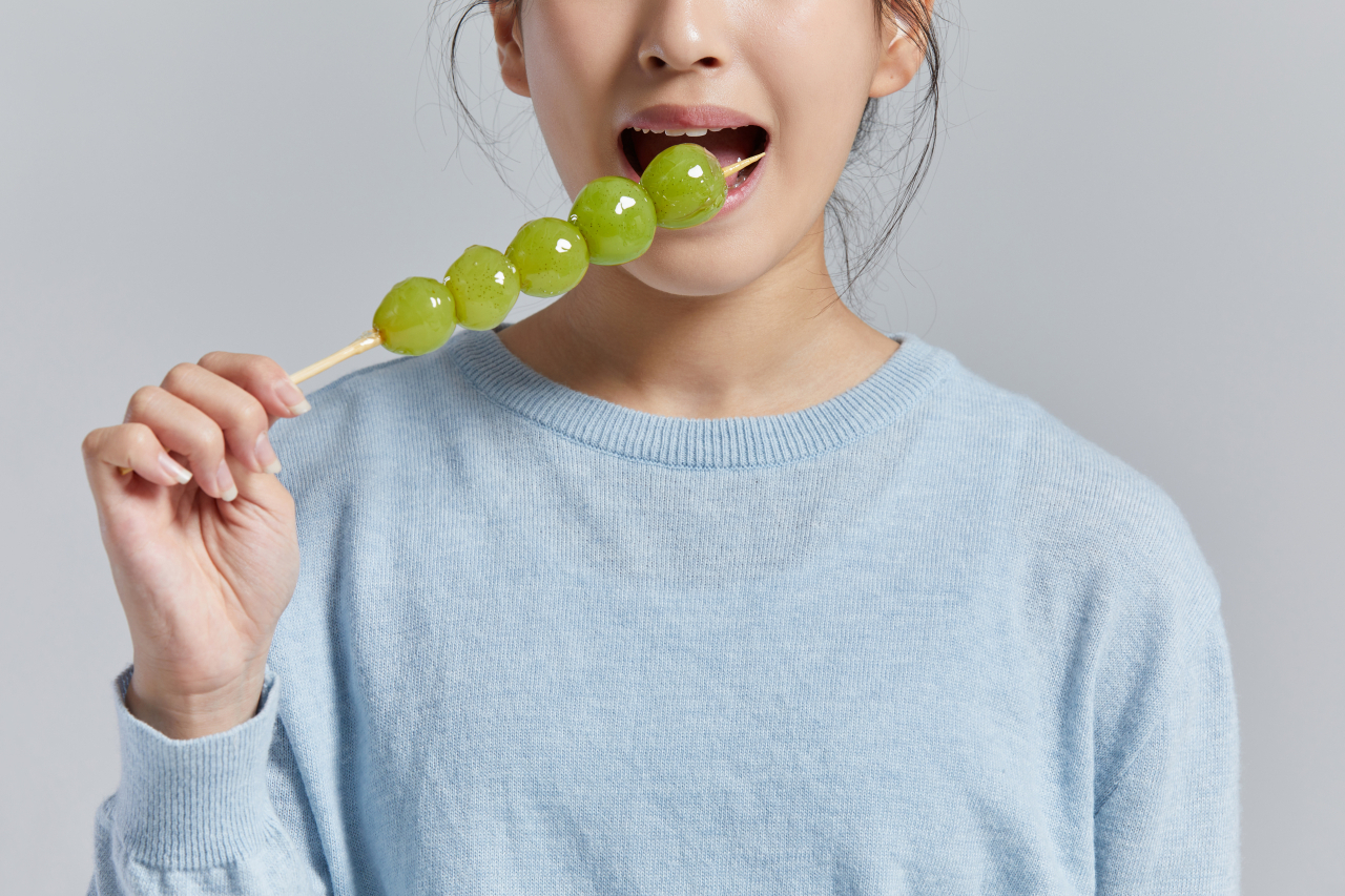 어린이는 유치 자체가 영구치에 비해 약할뿐 아니라 스스로 치아 관리를 하기 어려워 되도록 충치유발지수가 높은 음식은 되로록 피하는 것이 좋다.〈사진출처:게티이미지뱅크〉