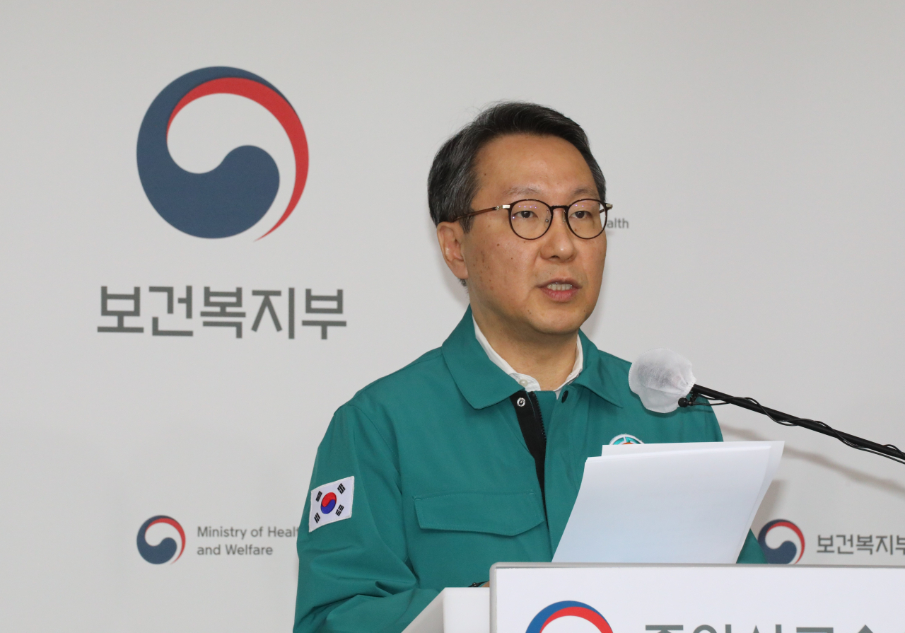 박민수 보건복지부 2차관이 13일 오전 정부세종청사에서 의사 집단행동 중앙사고수습본부 정례 브리핑을 하고 있다. [연합]