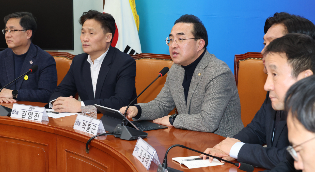 박홍근(왼쪽 세번째) 더불어민주당 민주개혁진보 선거연합 추진단장이 8일 국회에서 기자간담회를 하고 있다. [연합]