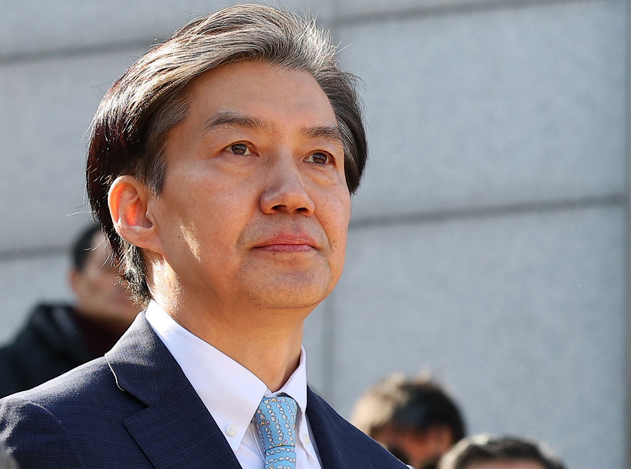 조국 전 법무부 장관이 13일 부산 민주공원에서 기자회견을 열고 신당창당을 선언하고 있다. [연합]