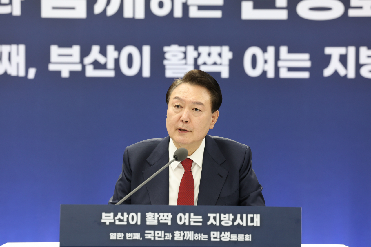 윤석열 대통령이 13일 부산시청에서 열린 ‘국민과 함께하는 민생토론회-열한 번째, 부산이 활짝 여는 지방시대’에서 발언하고 있다.[연합]