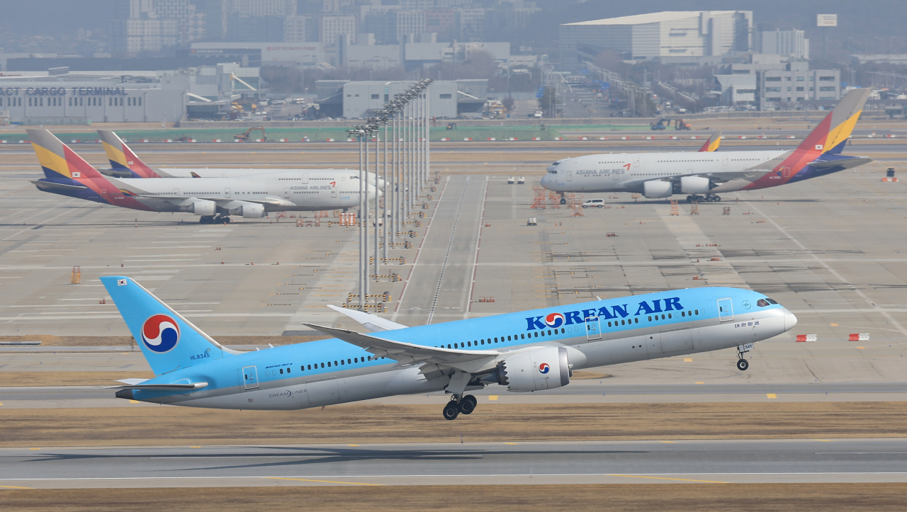 13일 인천국제공항 전망대에서 바라본 공항 계류장. [연합]