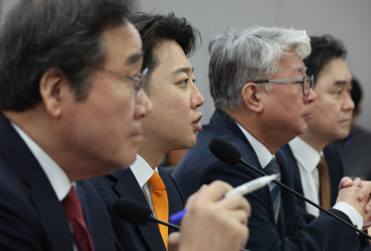 이준석 개혁신당 공동대표가 지난 13일 국회 의원회관에서 열린 제1차 최고위원회의에서 발언을 하고 있다. [연합]
