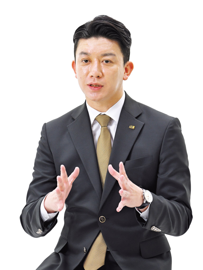 최민원 한국 JC 중앙회장이 서울 용산구 헤럴드스퀘어에서 헤럴드경제와 인터뷰하고 있다. 임세준 기자