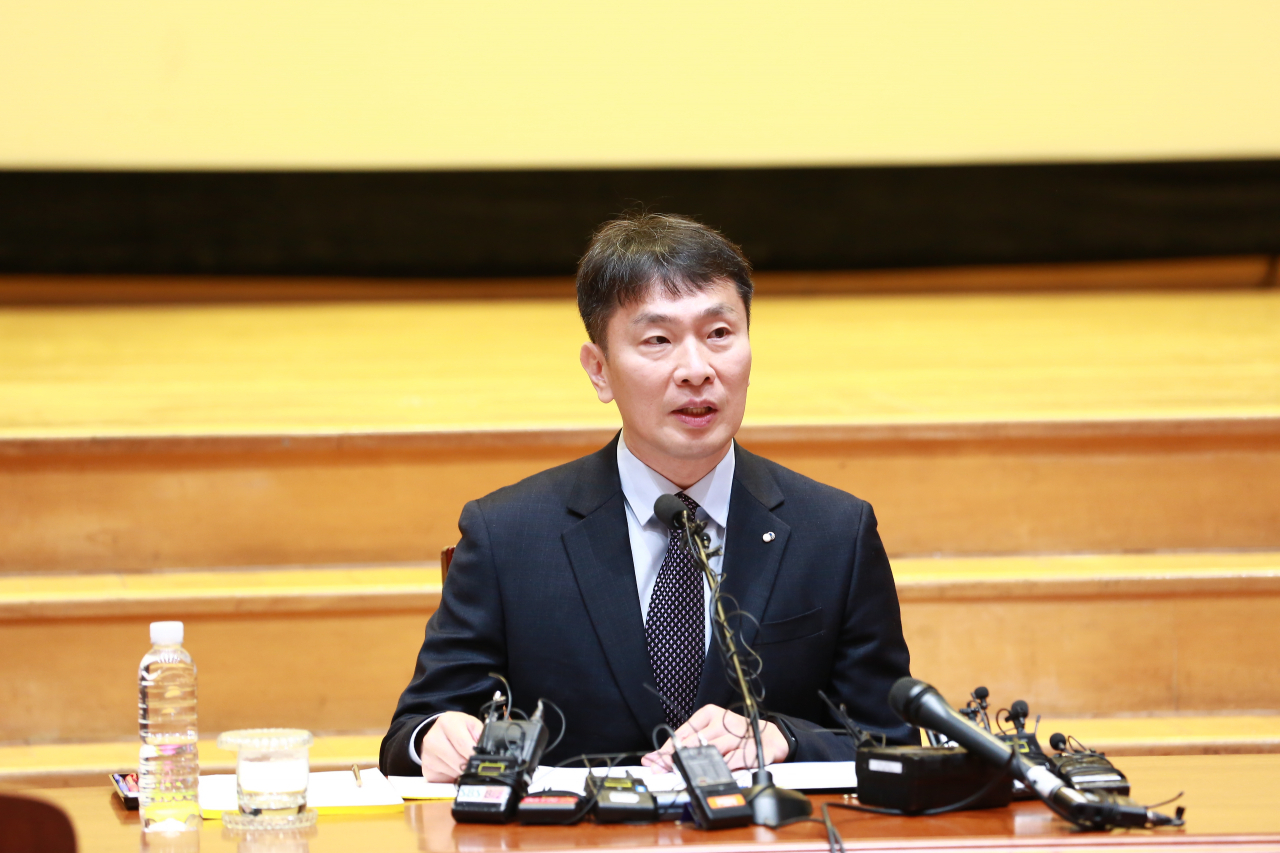 이복현 금융감독원장이 5일 오전 서울 여의도 금감원에서 열린 간담회에서 2024년 업무계획에 대해 밝히고 있다. [금융감독원 제공]