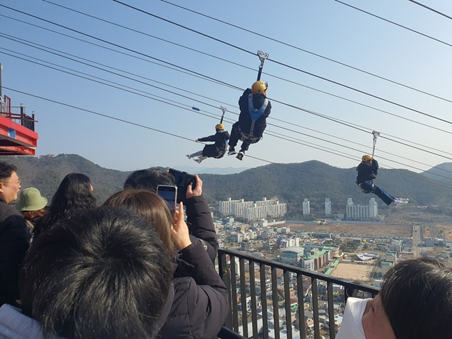 돌산읍 집라인 시설. [여수시 제공]