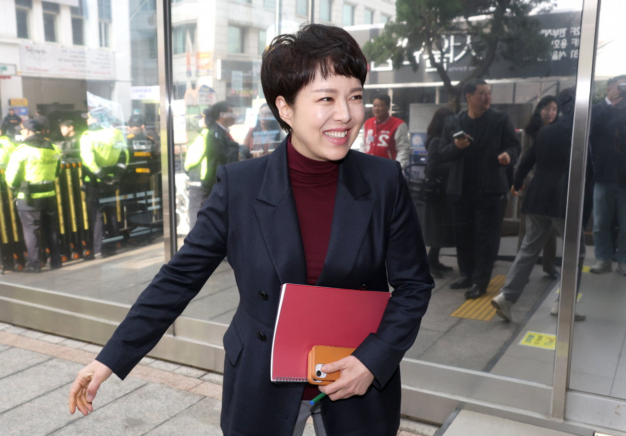 김은혜 전 대통령실 홍보수석이 14일 여의도 국민의힘 당사에서 열리는 성남 분당 을 공천 면접에 입장하고 있다. [연합]