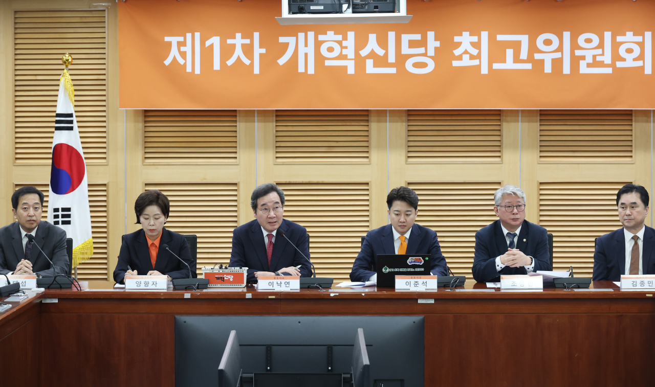 개혁신당 이낙연 공동대표가 13일 국회 의원회관에서 열린 제1차 최고위원회의에서 발언을 하고 있다. [연합]