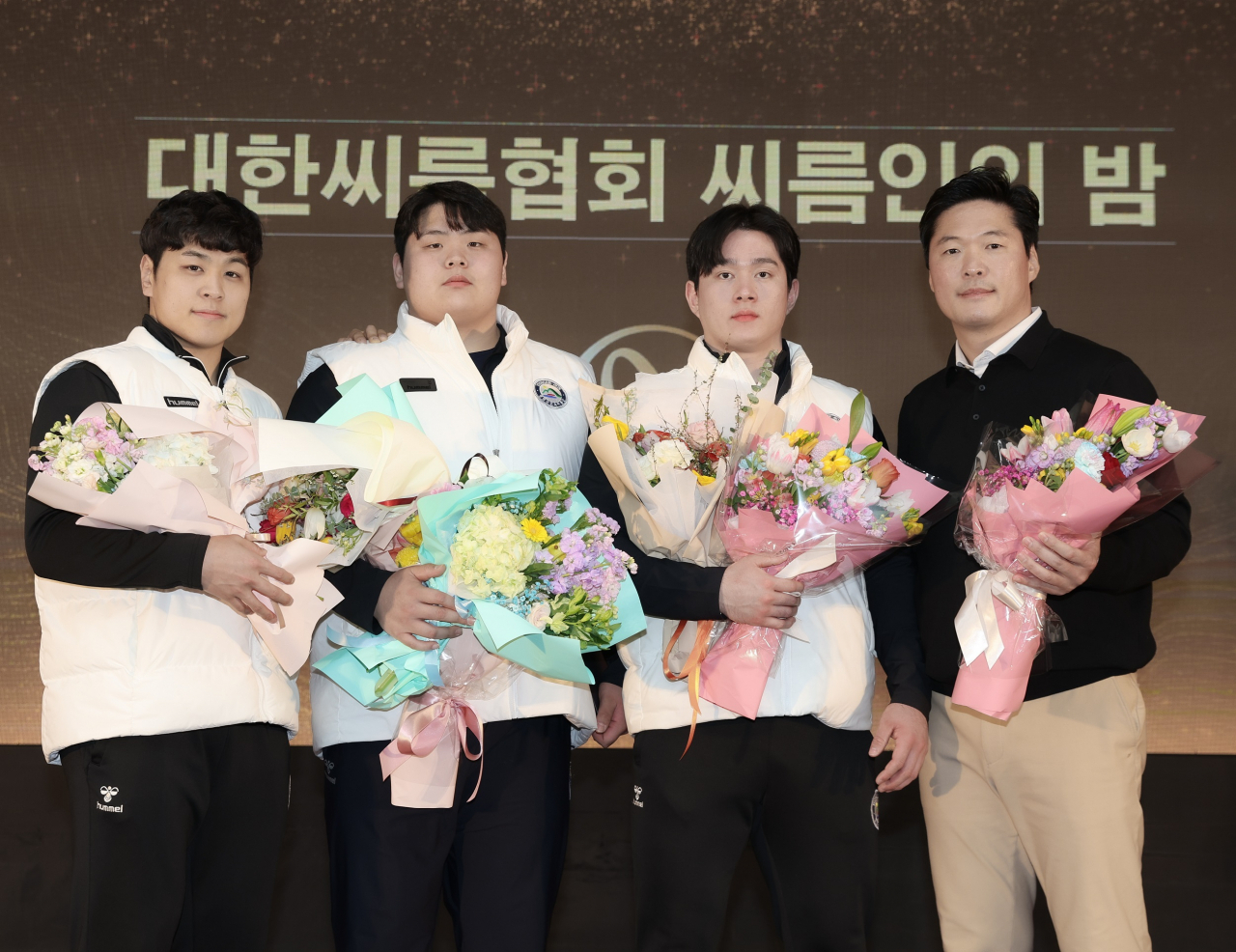 영암군 싸름단이 지난 13일 열린 씨름인의 밤 행사에서 최우수지도자상 등 4개 부문을 차지했다