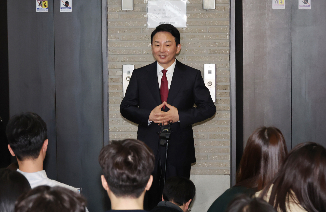 원희룡 전 국토부 장관이 14일 여의도 국민의힘 당사에서 인천 계양 을 공천 면접을 마치고 취재진의 질문에 답하고 있다. [연합]