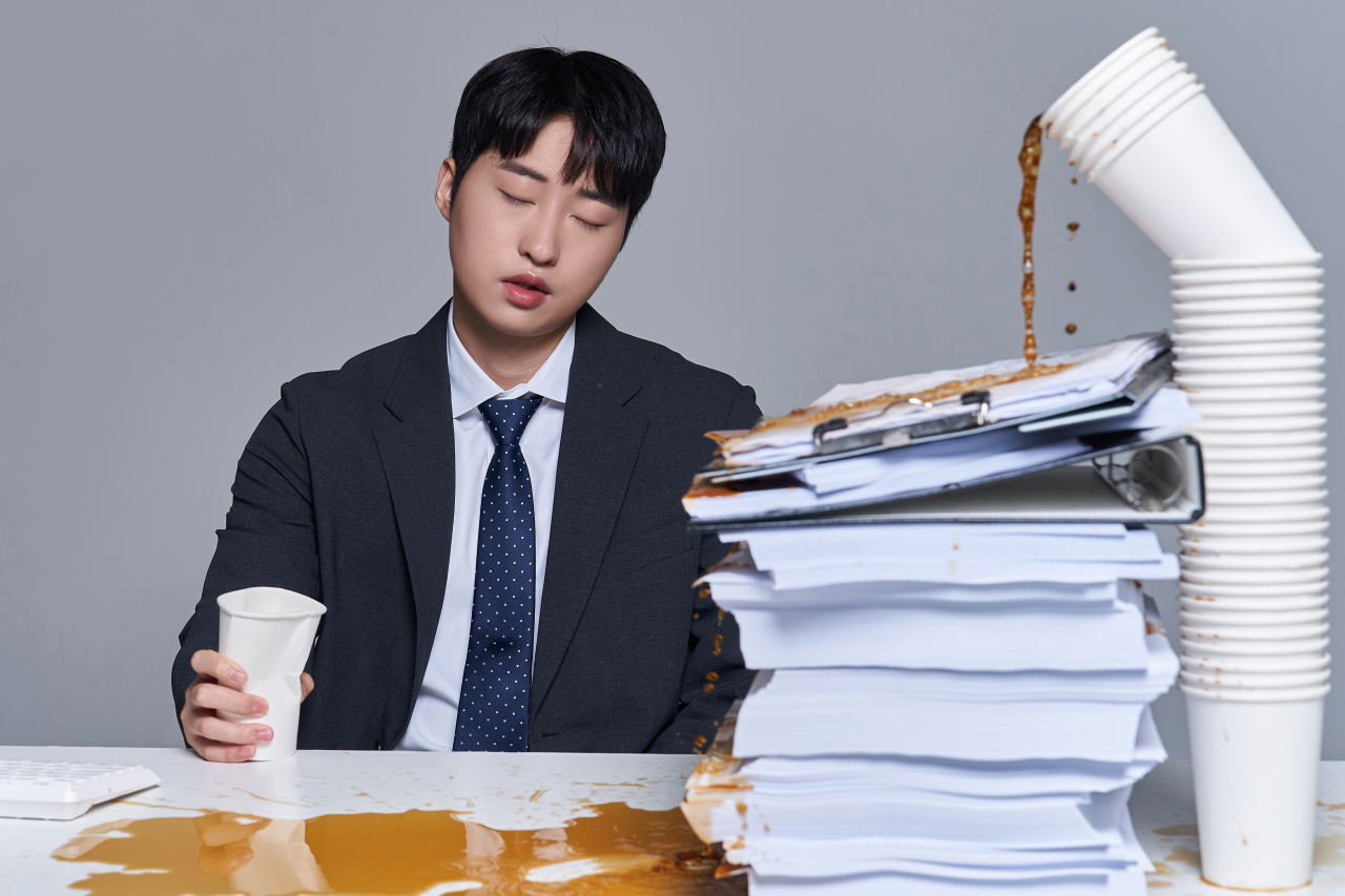 ‘번아웃 증후군(Burnout syndrome)’은 충분한 휴식 뒤에도 극심한 피로 증상이 풀리지 않고 6개월 이상 지속되는 상태를 말한다. 정신적 탈진(소진)으로도 불린다.〈사진출처:게티이미지뱅크〉