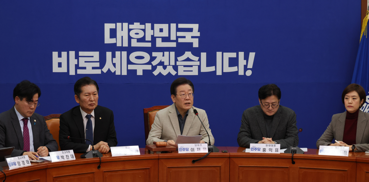 더불어민주당 이재명 대표가 16일 국회에서 최고위원회의를 하고 있다. [연합]
