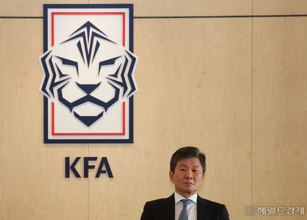 대한축구협회(KFA)가 16일 서울 신문로 축구회관에서 긴급 임원회의를 열고, 클린스만 감독 경질 안건을 논의했다. 사진은 정몽규 KFA 회장. [임세준 기자]