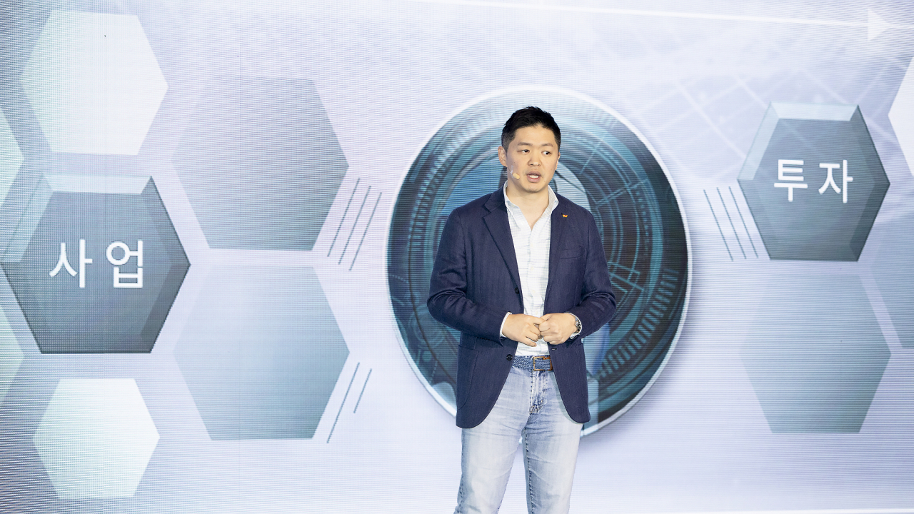 최성환 SK네트웍스 사업총괄 사장이 기업설명회 현장에서 오프닝 스피치를 진행하는 모습. [SK네트웍스 제공]