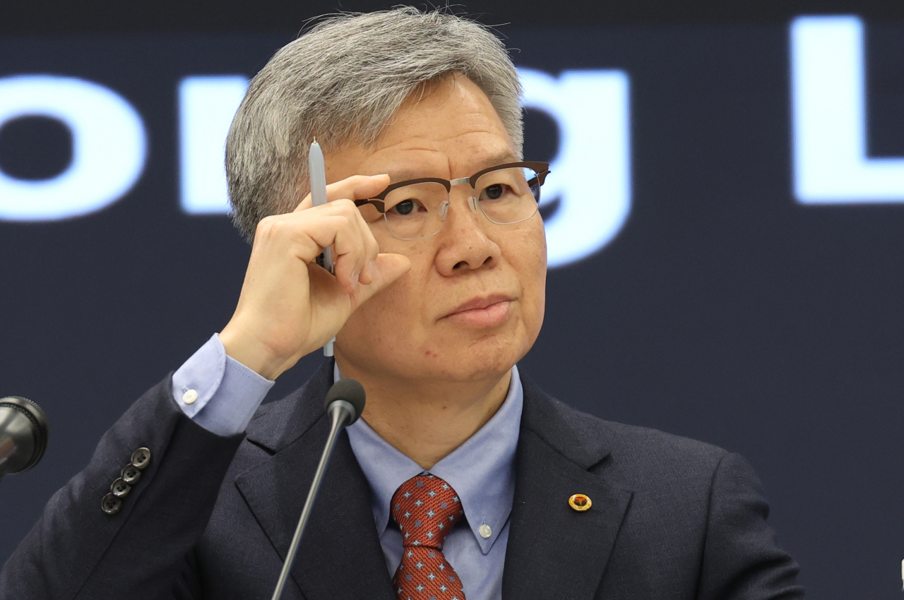 17일 서울 대한의사협회 대강당에서 열린 의료정원 증원 저지를 위한 비상대책위원회 제1차 회의에서 김택우 위원장이 생각에 잠겨 있다. [연합]