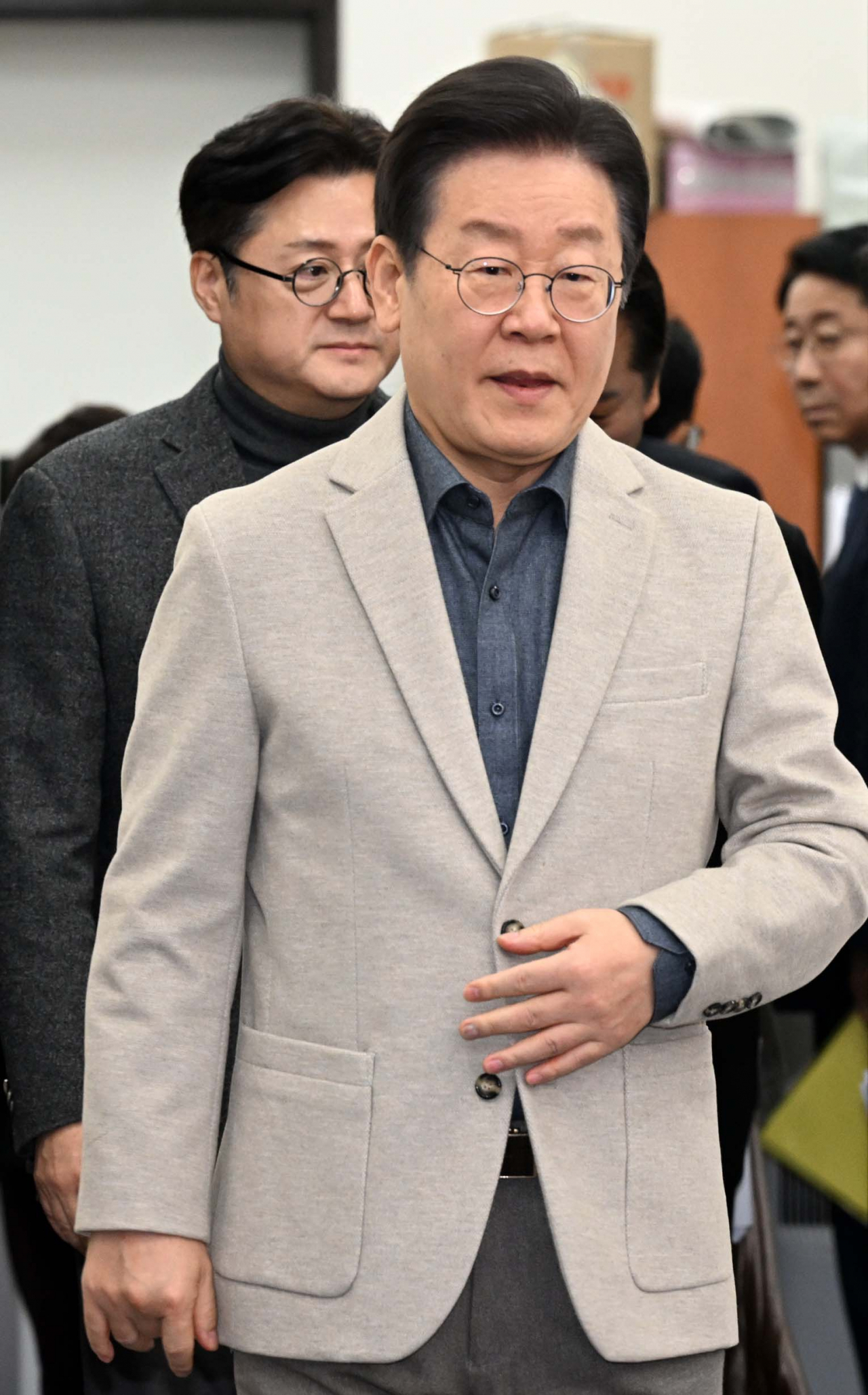 이재명 더불어민주당 대표가 16일 오전 서울 여의도 국회에서 열린 최고위원회의에 참석하고 있다 이상섭 기자