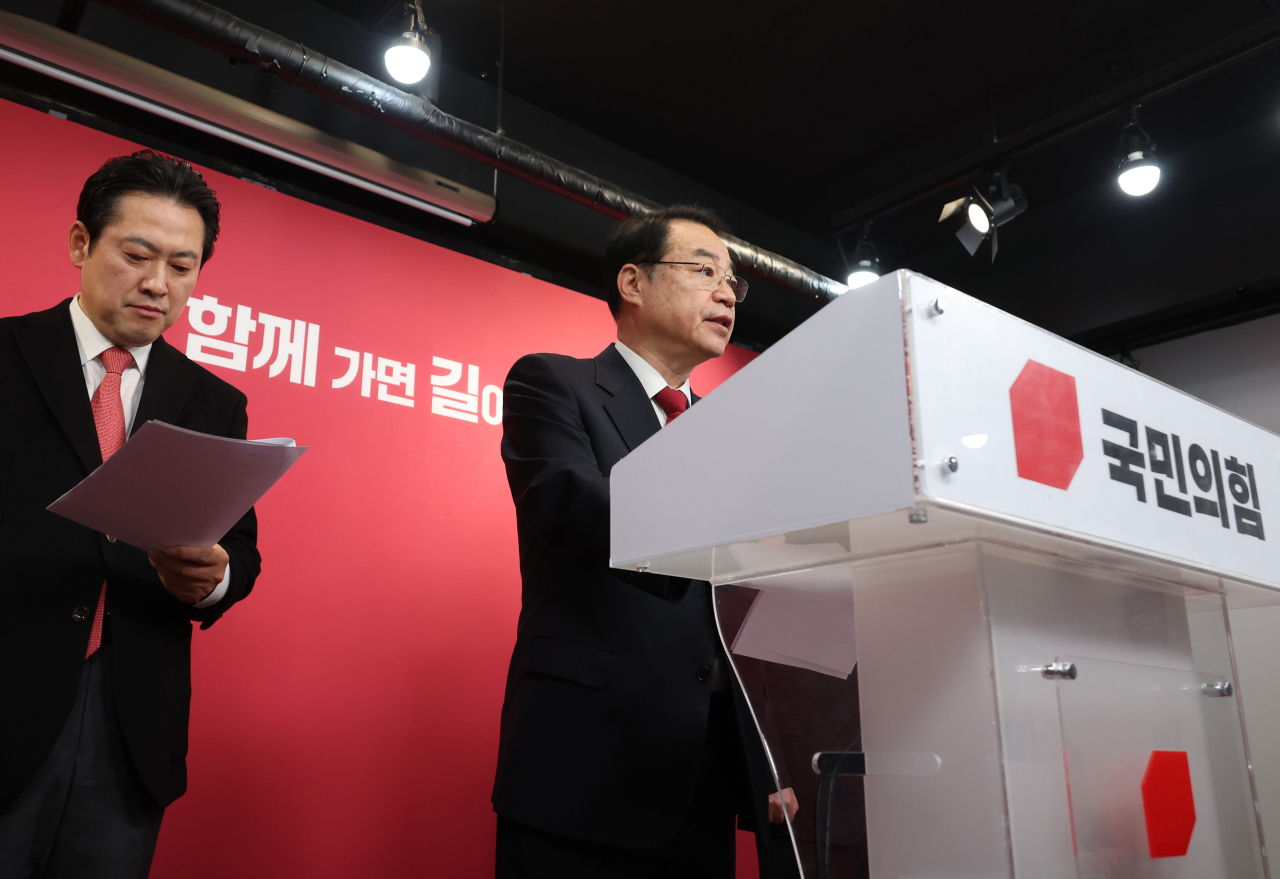 정영환 국민의힘 공천관리위원장이 18일 여의도 당사에서 5일차 면접 결과를 발표하고 있다. [연합]