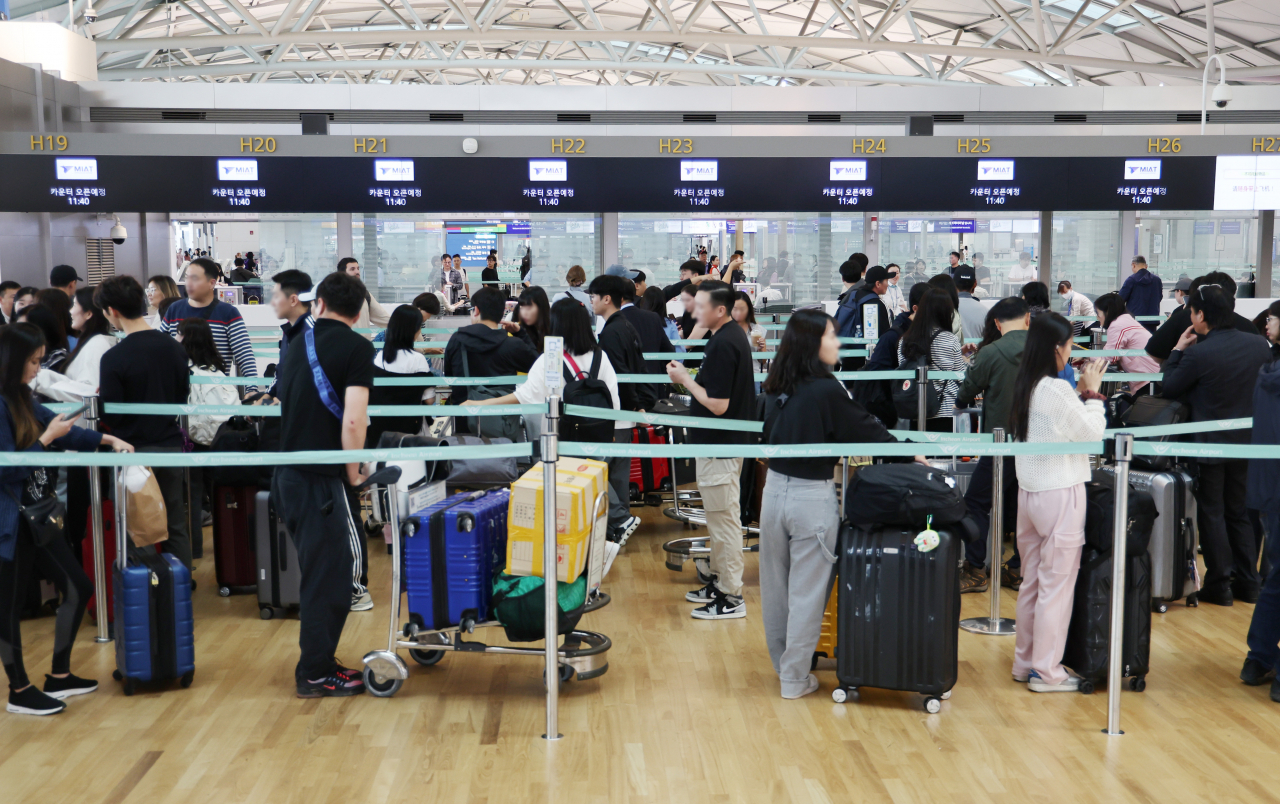 여행객들로 붐비고 있는 인천국제공항. 사진은 기사와 무관. [연합]