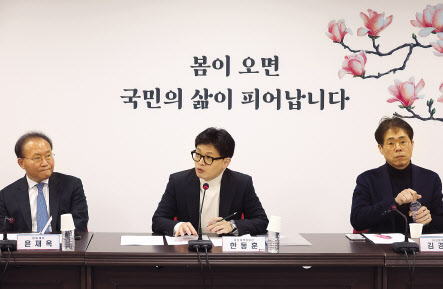 한동훈 국민의힘 비상대책위원장이 19일 서울 여의도 중앙당사에서 열린 비상대책위원회 회의에서 발언 하고 있다. [연합]