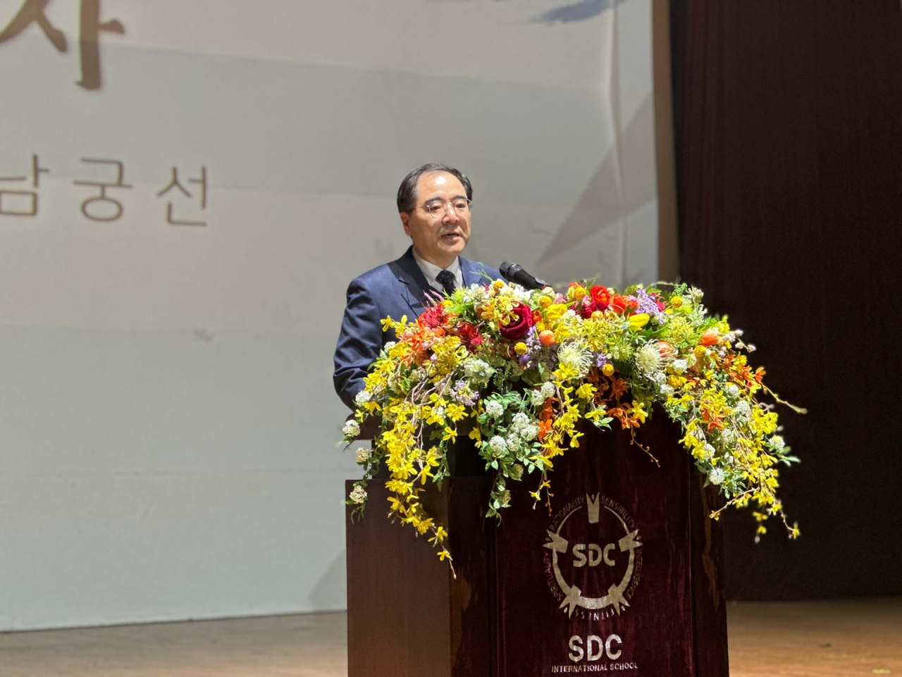 17일 열린 SDC 나라사랑 콘서트에서 남궁선 서울지방보훈청장이 축사를 하고 있다.[홀리씨즈교회 제공]