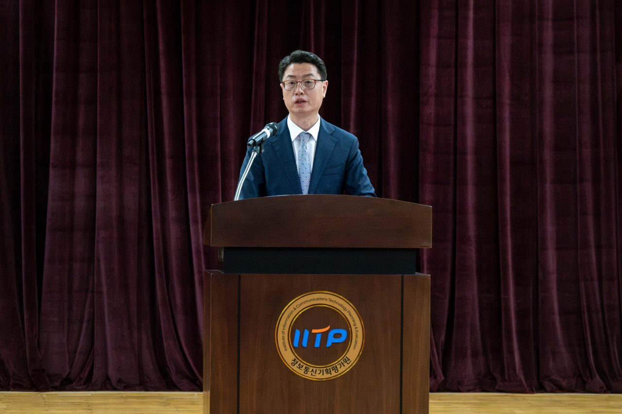홍진배 IITP 신임 원장이 19일 열린 취임식에서 취임사를 전하고 있다.[IITP 제공]