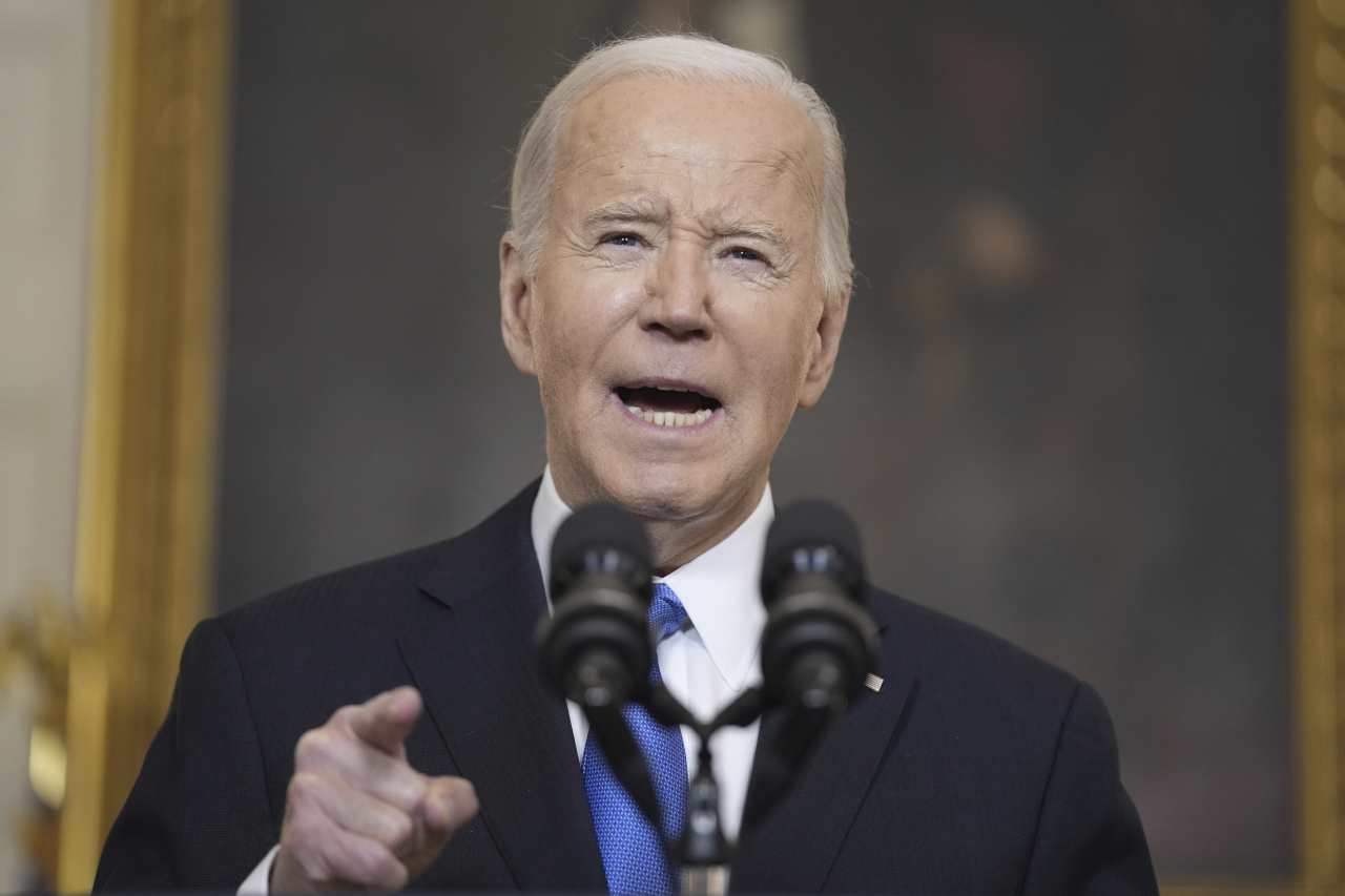 조 바이든 미국 대통령이 13일(현지시간) 워싱턴 DC 백악관에서 우크라이나와 이스라엘 등에 대한 지원을 담은 안보 예산안의 처리를 촉구하는 연설을 하고 있다. [연합]