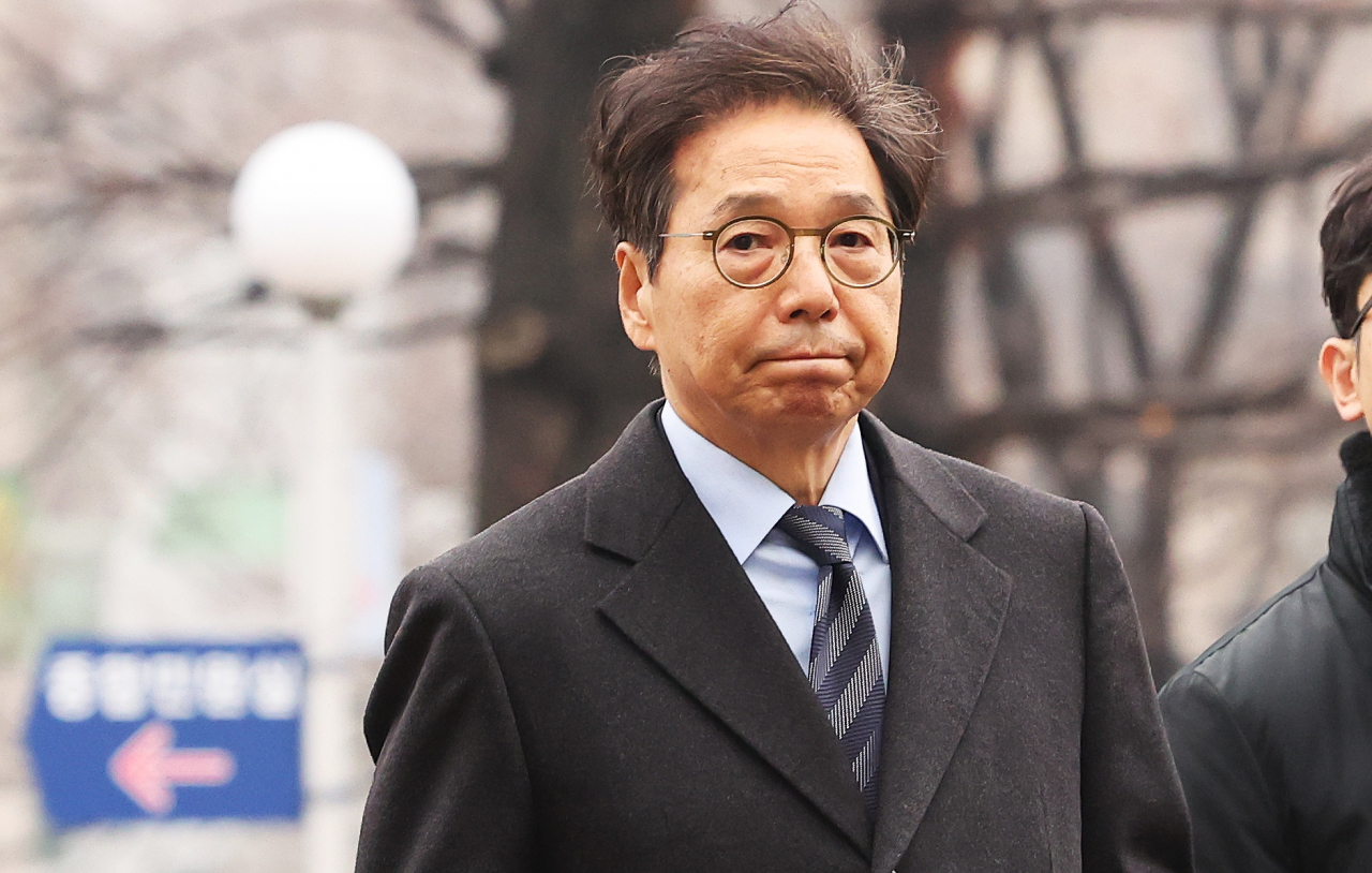 수백억원대 임금 및 퇴직금을 체불한 혐의(근로기준법 위반)로 구속영장이 청구된 박영우 대유위니아 회장이 19일 오전 경기도 성남시 수원지방법원 성남지원에서 열린 구속 전 피의자 심문(영장실질심사)에 출석하고 있다. 연합뉴스