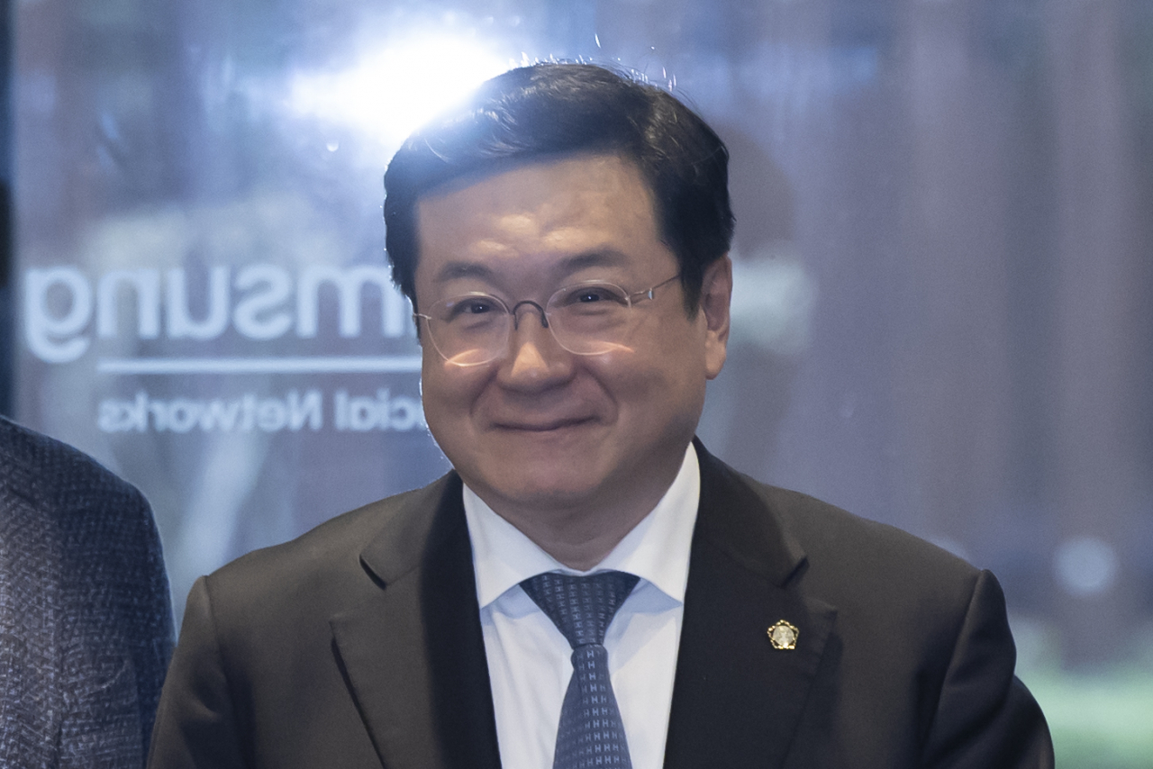 이찬희 삼성 준법감시위원회(준감위) 위원장이 20일 오후 서울 삼성생명 서초사옥에서 열리는 삼성 준감위 3기 첫 회의에 참석하고 있다. [연합]