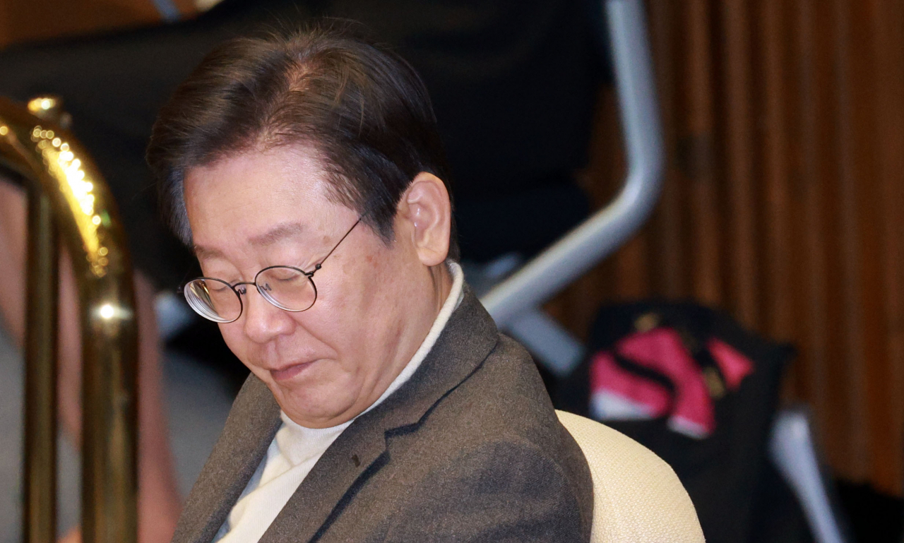 이재명 더불어민주당 대표가 20일 국회 본회의에서 생각에 잠겨있다. [연합]