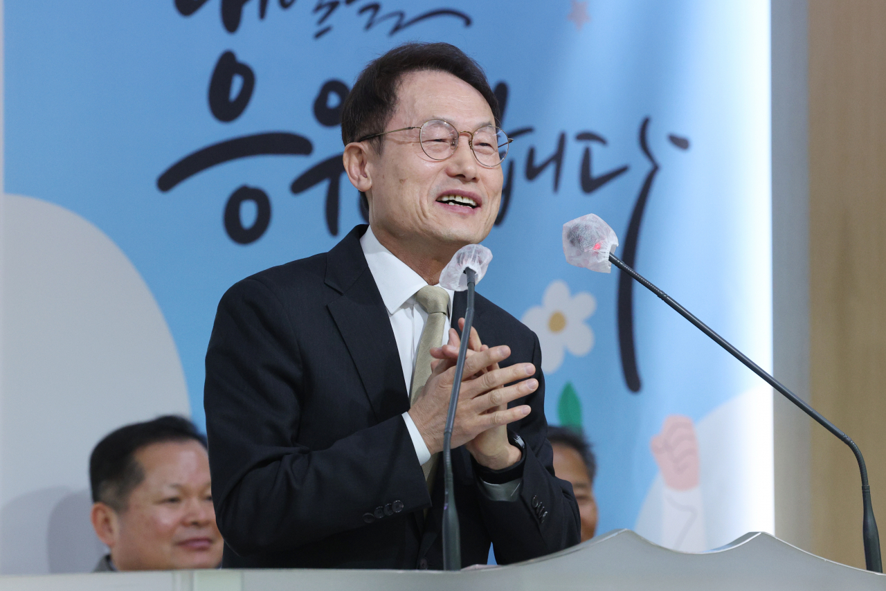 조희연 서울시교육감이 16일 오전 서울 노원구 청암중고등학교에서 열린 학력 인정 평생교육시설 졸업식에서 축사하고 있다. [연합]