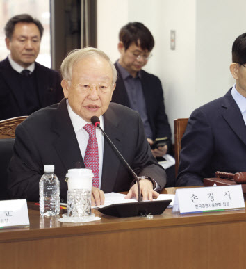 손경식 한국경영자총협회 회장이 올해 초 열린 경사노위 본위원회 현장에서 모두발언을 하고 있는 모습 [경총 제공]